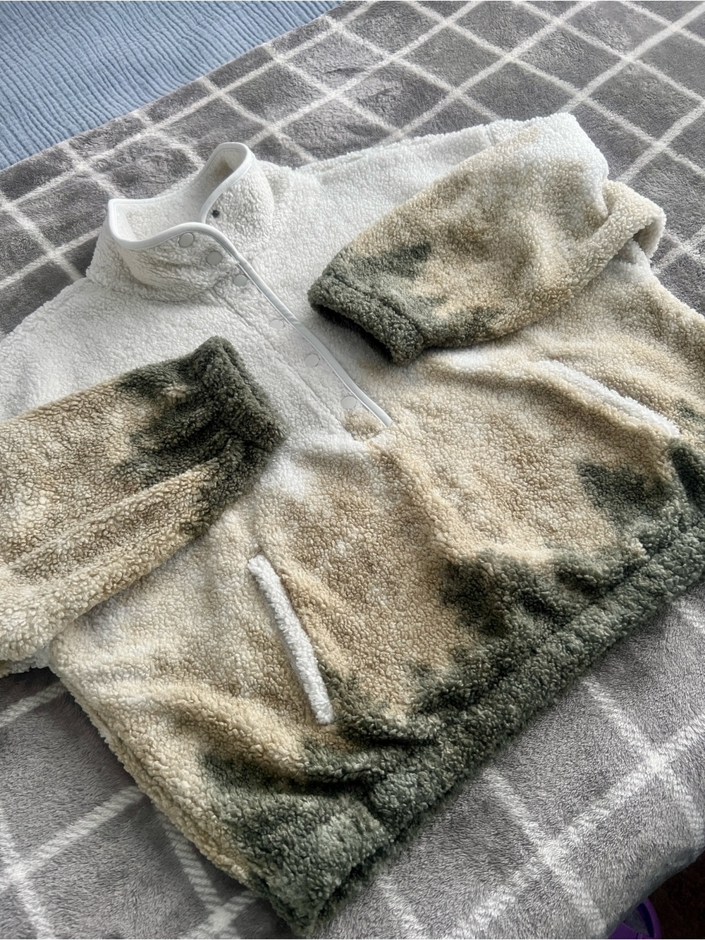 American Eagle AE Sherpa Teddy Henley Cropped Fleece